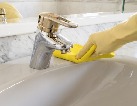 Local Kennington cleaner delivering a polished final clean